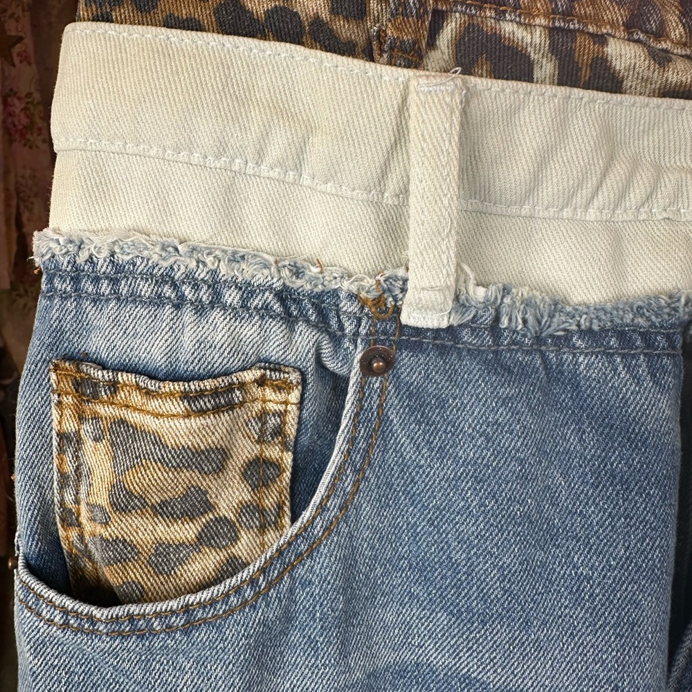 🆕 Oli & Hali Washed Denim Double Waist Jeans Leopard trim Wide-Leg 
NWOT - Picture 7 of 14